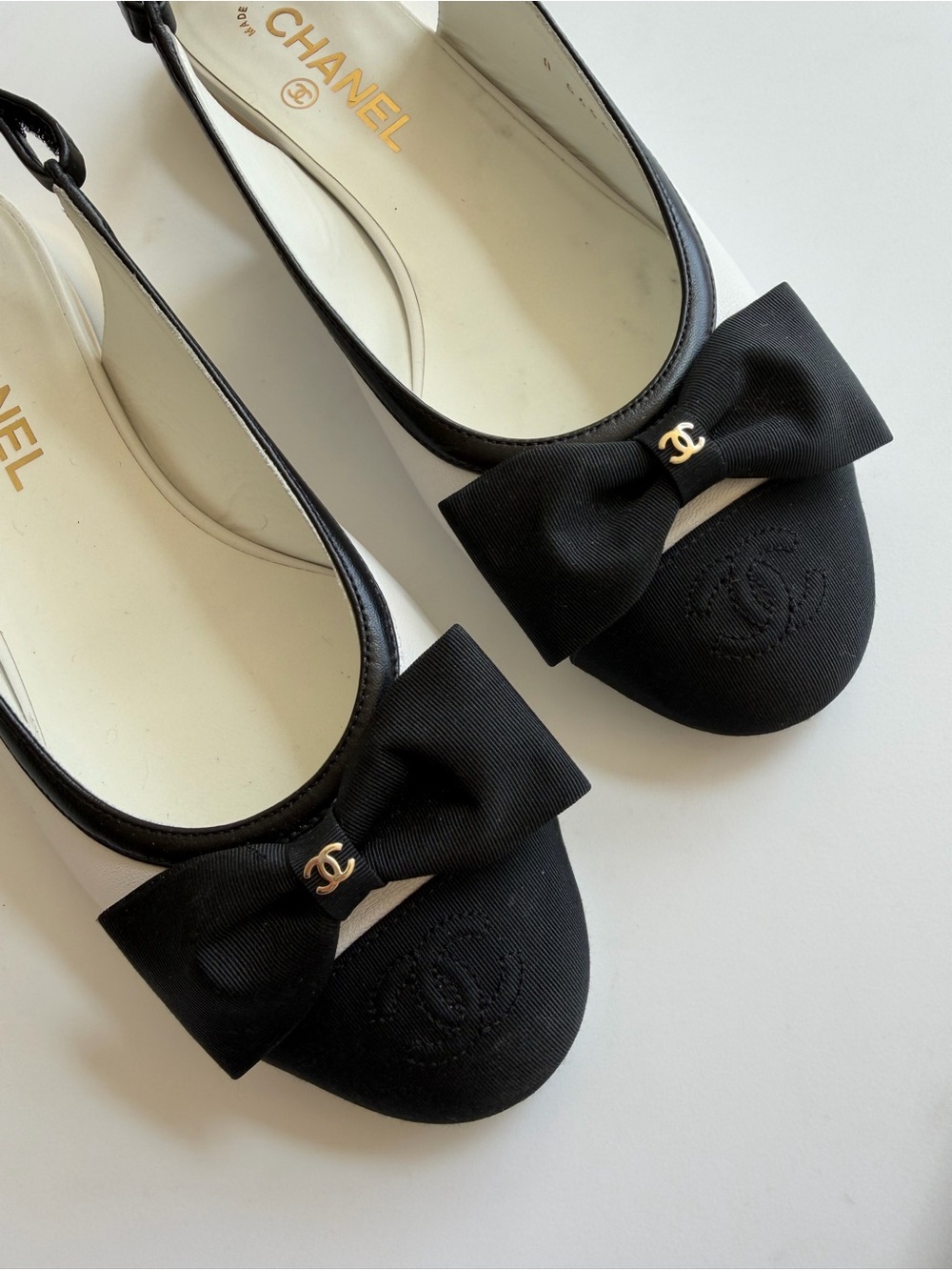Chanel Slingback Ballet Flats Lambskin & Grosgrain White & Black 39 - Picture 10 of 16